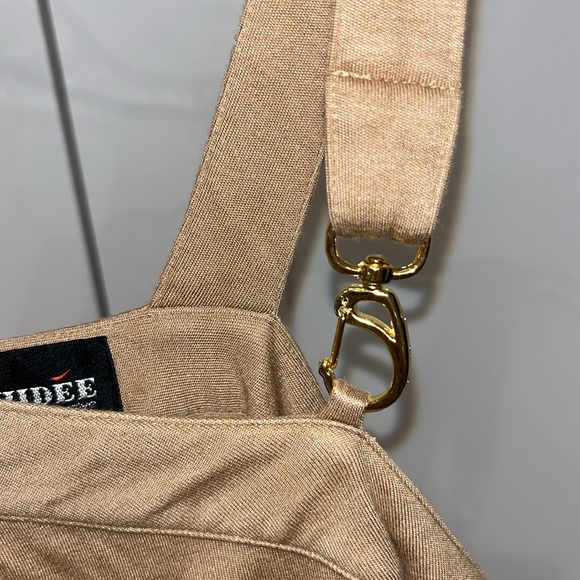 Asymmetrical Top with Thick Straps & Clasp - Picture 4 of 4